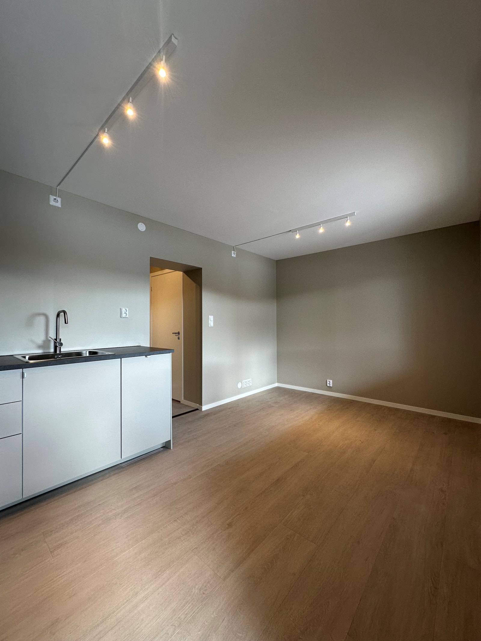 Åpen stue/ kjøkkenløsning. Galleribilde