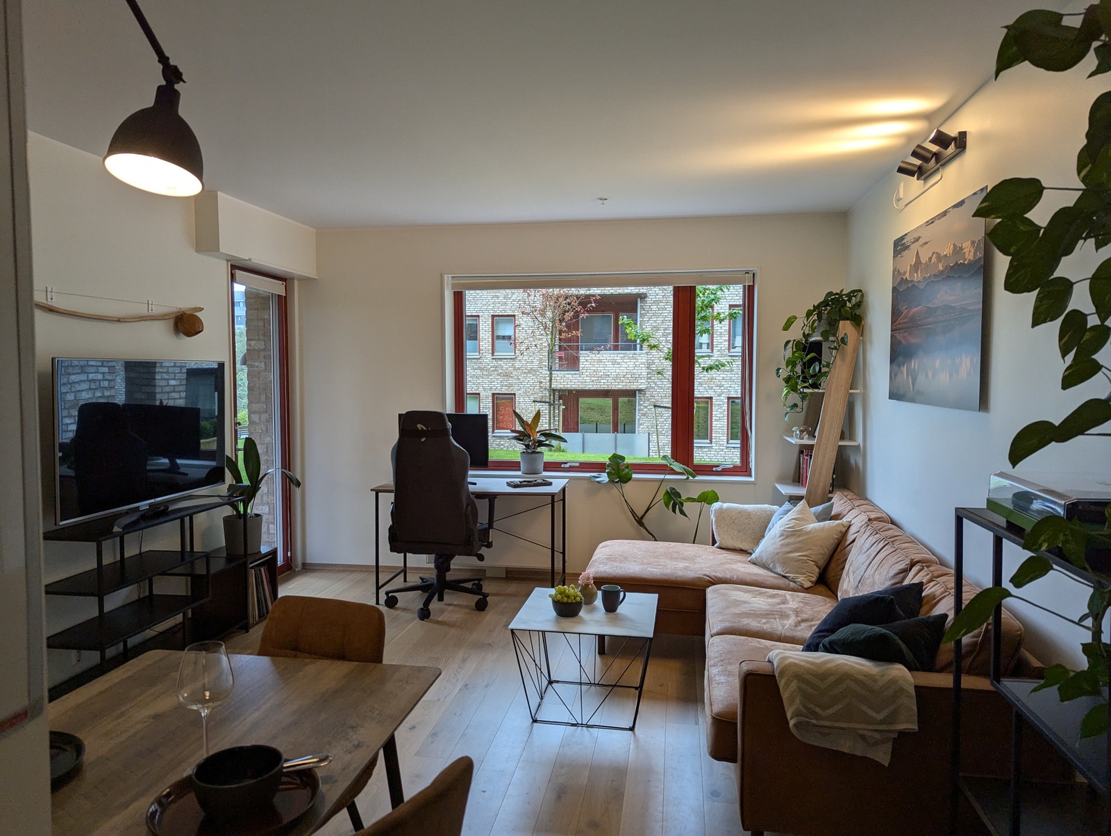 Stue sett fra kjøkken Galleribilde