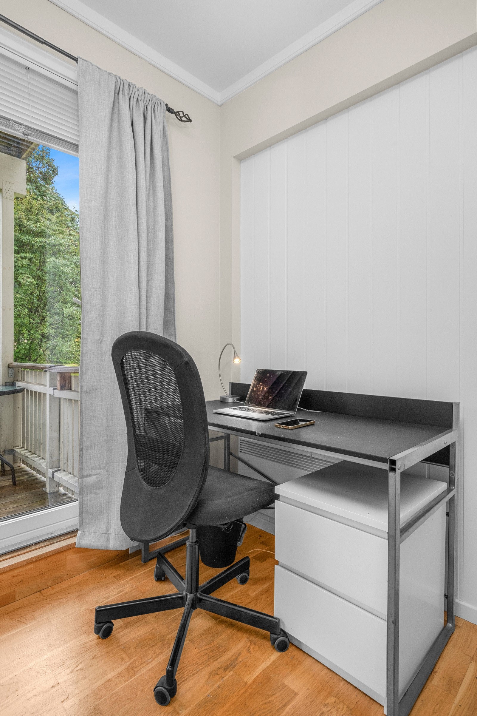 UTLEID: Hybel 3 - Fin arbeidsplass med mye deilig lys. Galleribilde