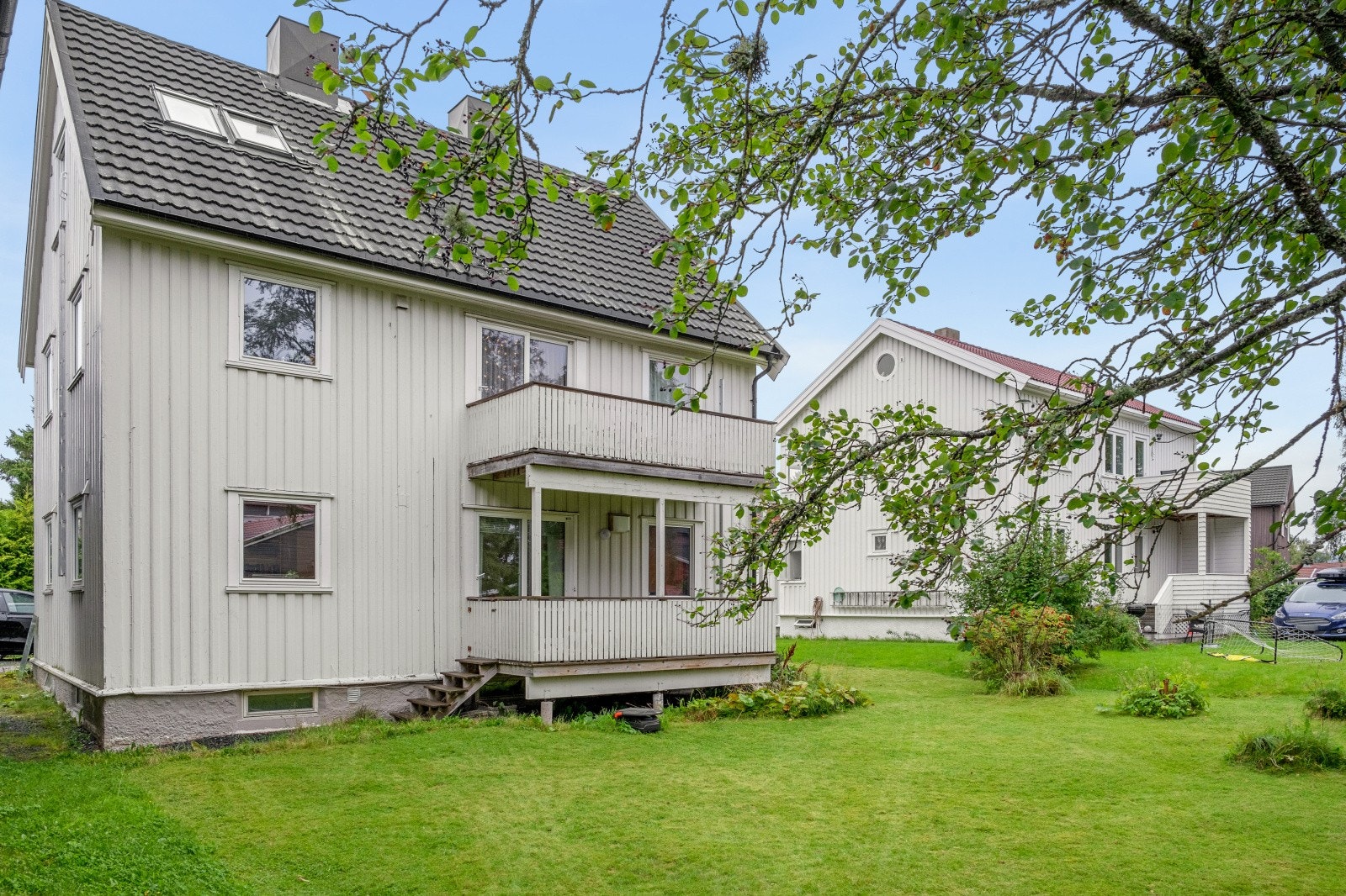 Hagen klippes av robotklipper og innbyr derfor til skjermet og hyggelig lag. Galleribilde