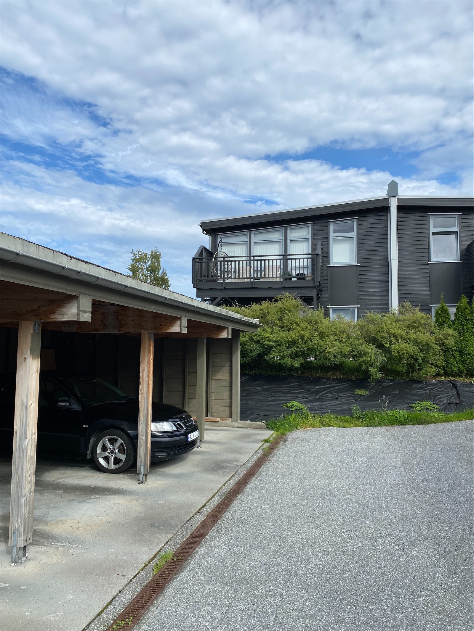 Leiligheten ligger oppe i 2. etg. til venstre Galleribilde