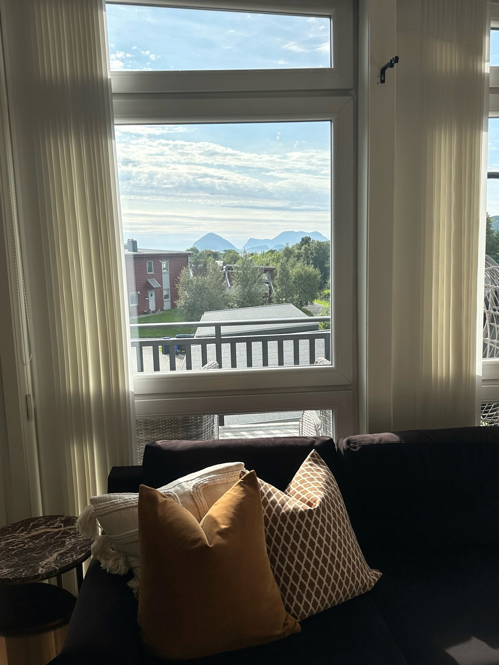 Fin utsikt fra stue og kjøkken Galleribilde