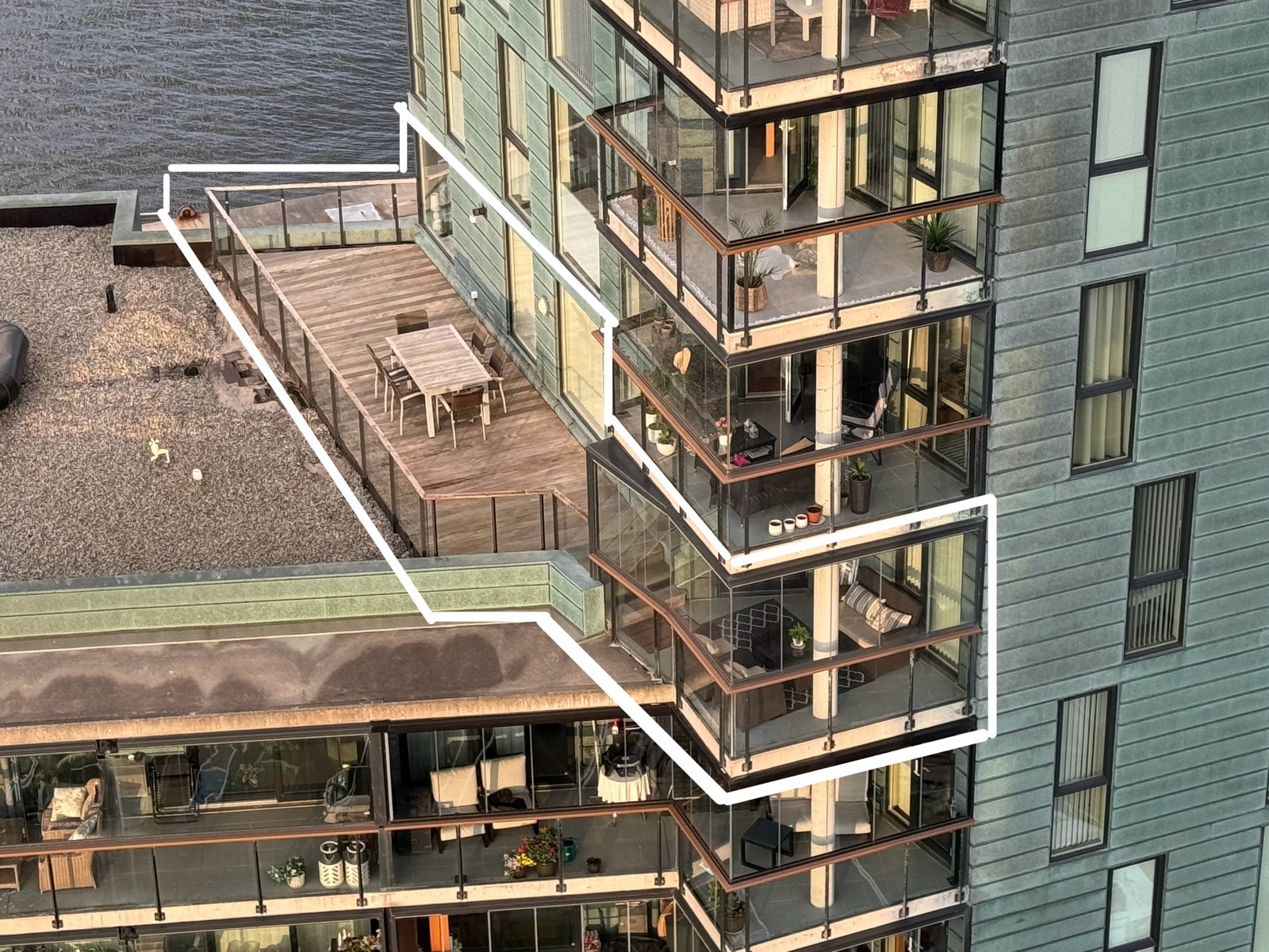 Takterrasse (31 m2) og innglasset balkong (11 m2) Galleribilde