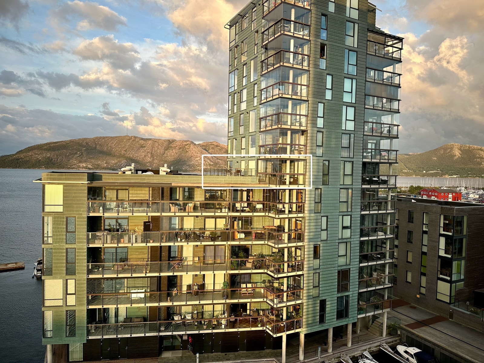 Fra vest mot øst Galleribilde