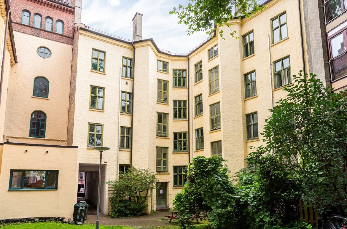 Bakgård Galleribilde