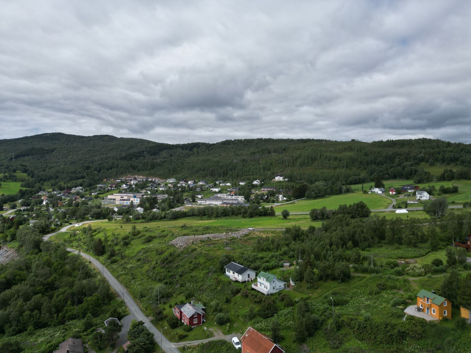 Kort vei til fasiliteter slik som skole, SFO, barnehage og butikk Galleribilde