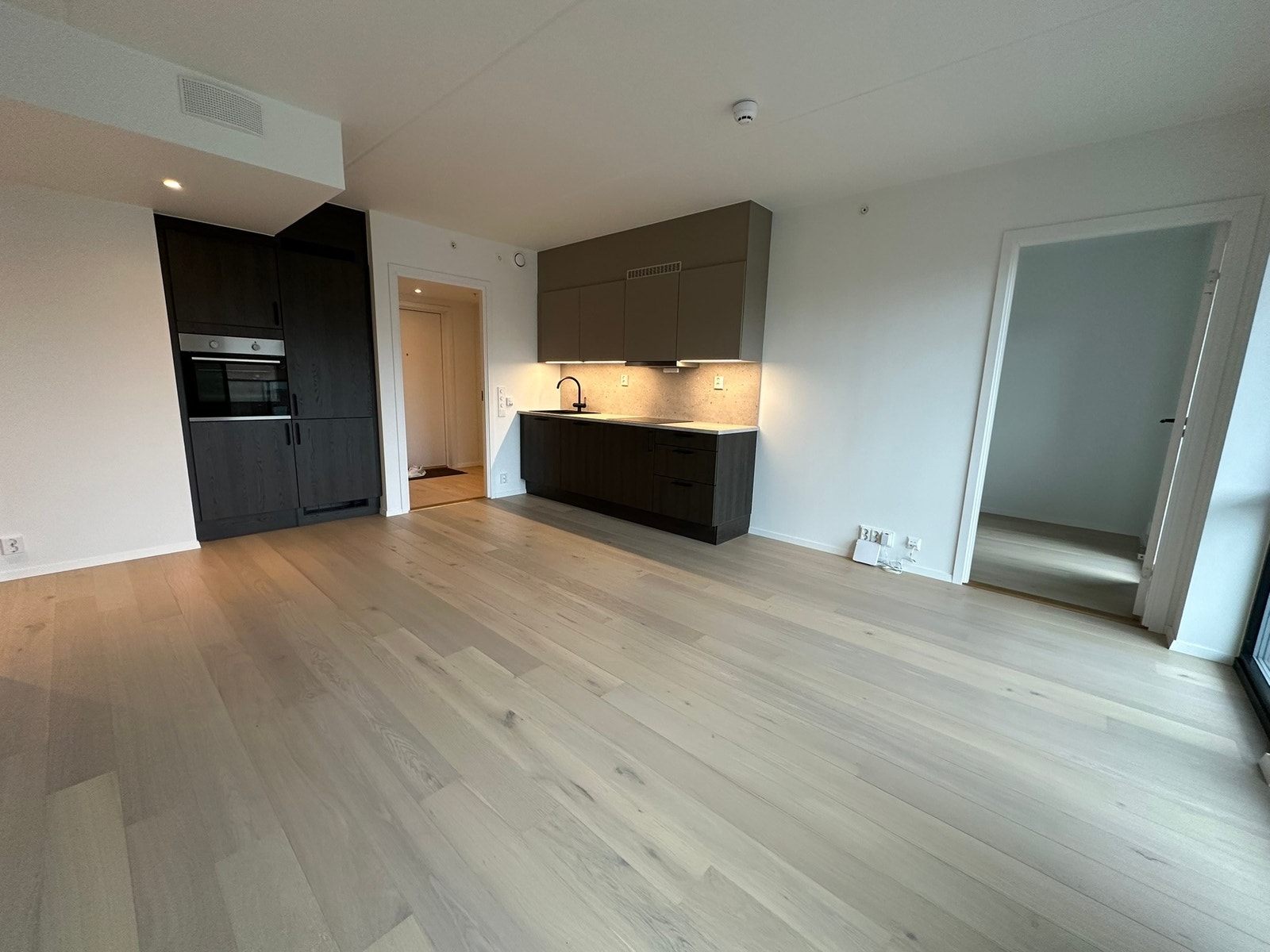 Stilrent kjøkken levert av HTH Galleribilde