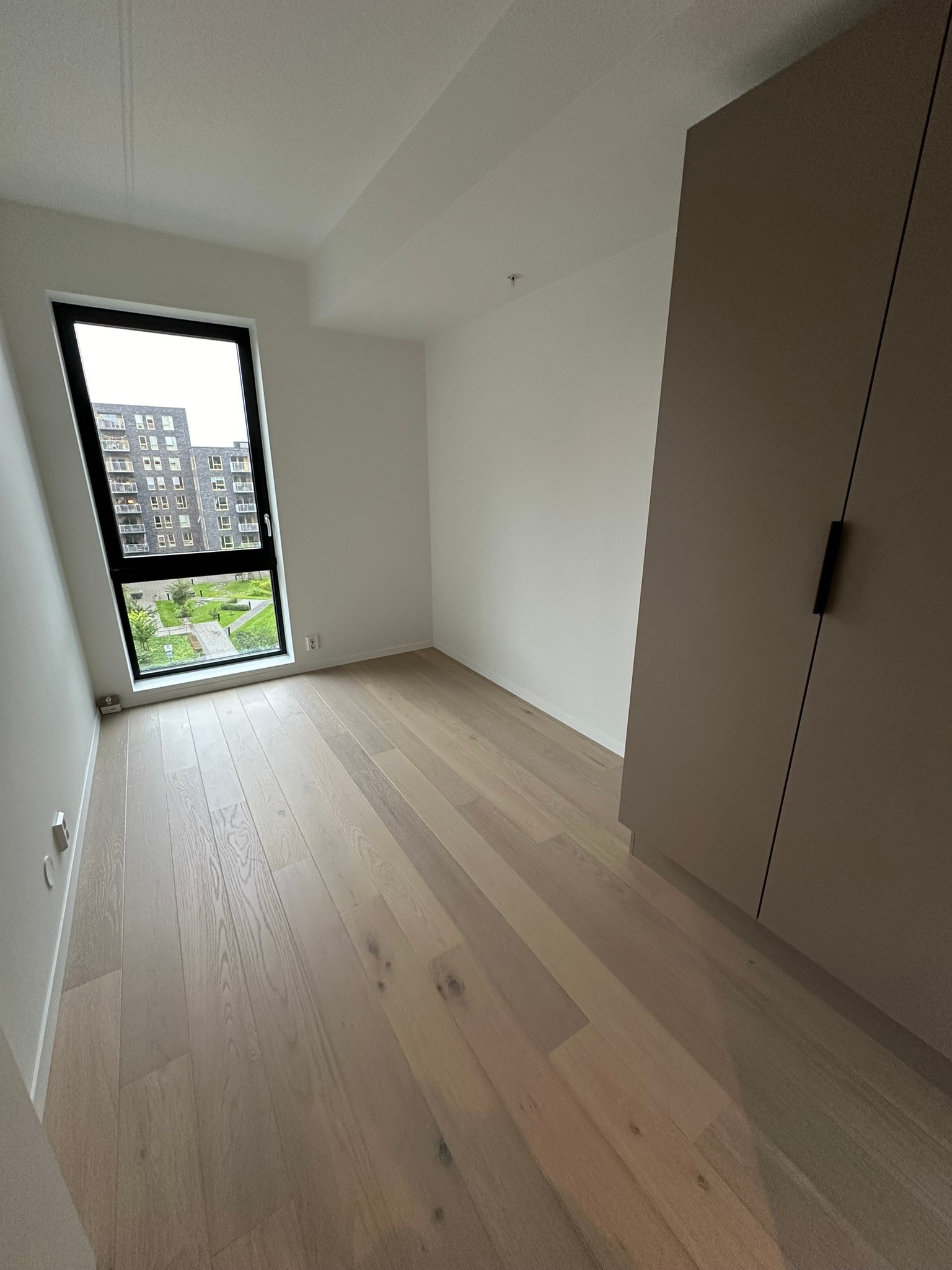 Soverom 2 med garderobeskap Galleribilde