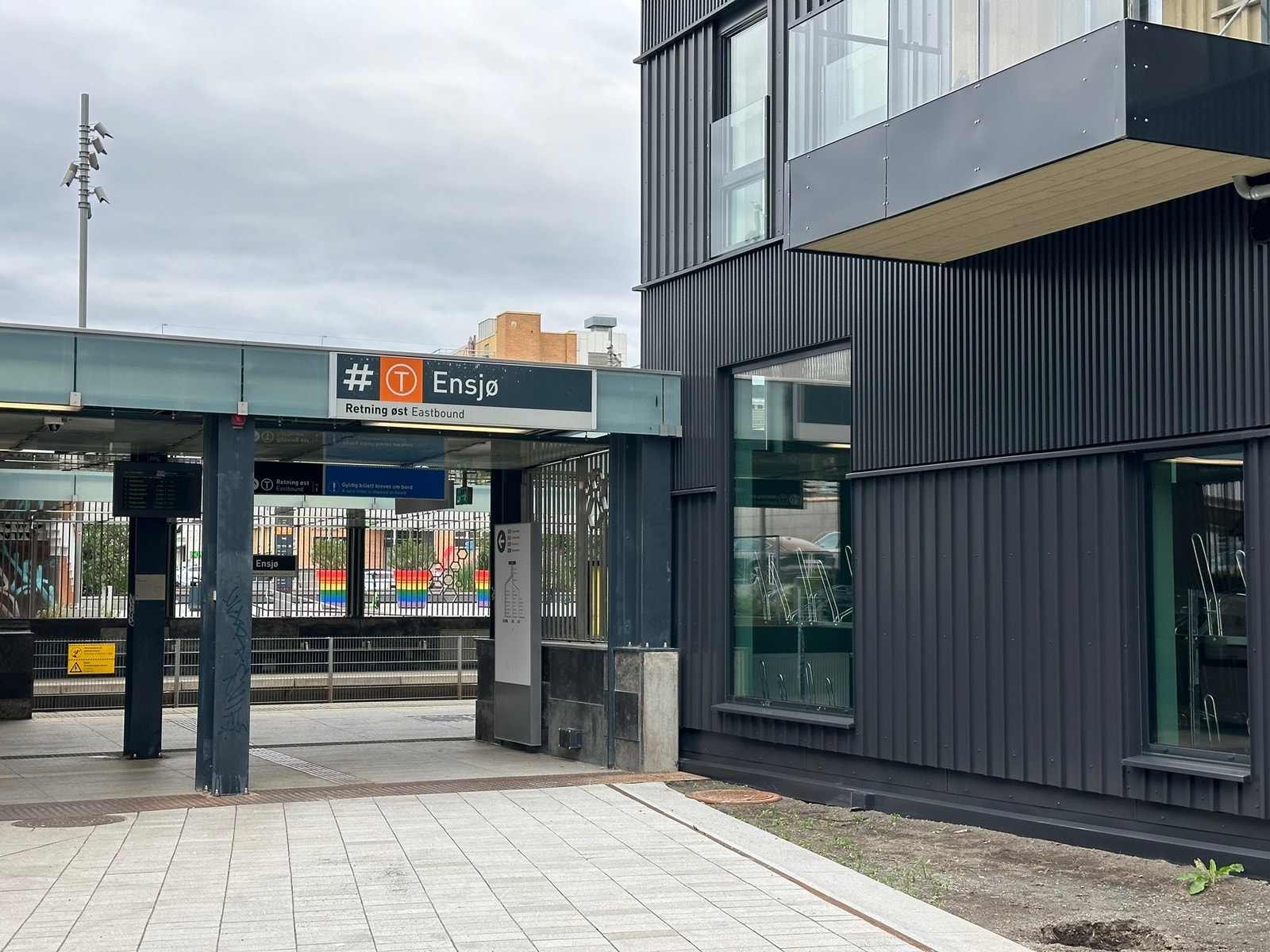 T-banen ligger vegg i vegg med Vario Galleribilde