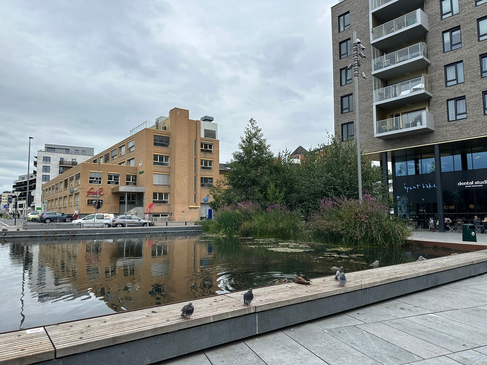 Ensjø Torg er en koselig plass Galleribilde