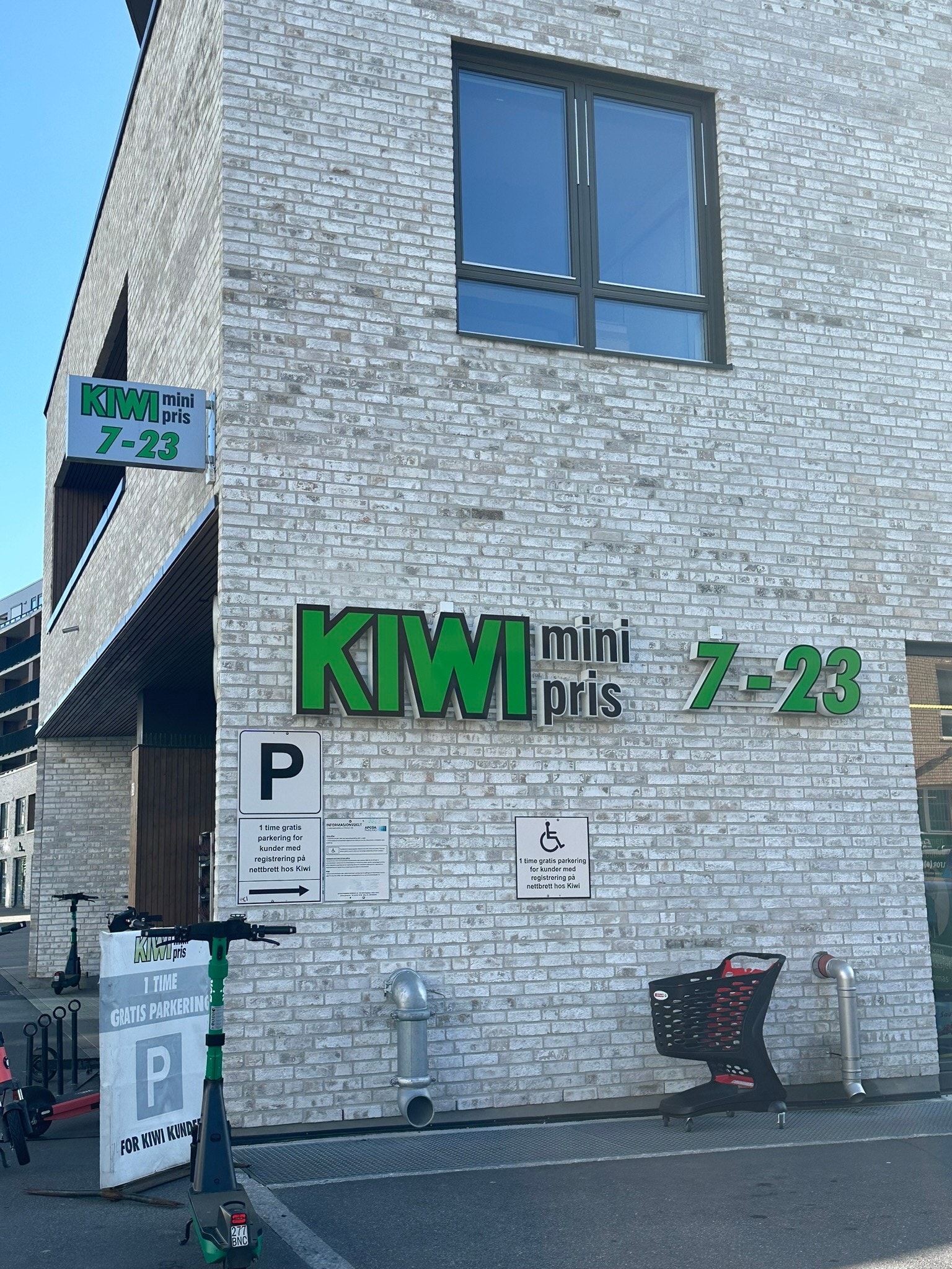 Kiwi ligger et stenkast fra Ensjø Torg Galleribilde