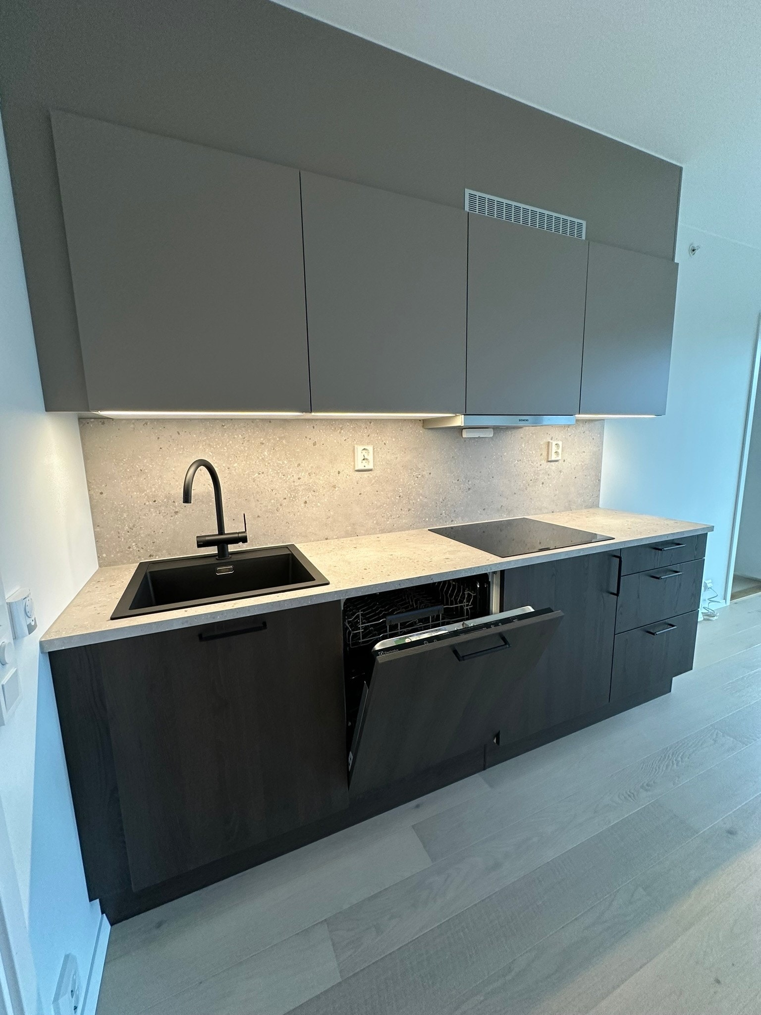 Lyse og slitesterke benkeplater fra HTH Galleribilde