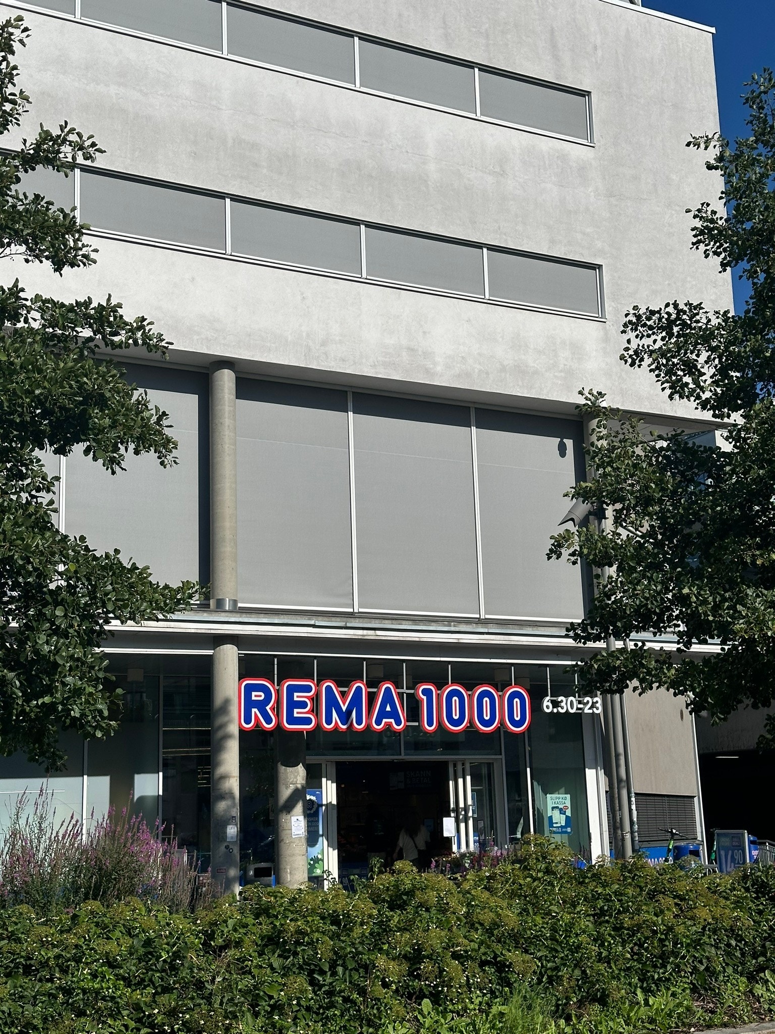 Foretrekker du Rema 1000, ligger det også rett ved Ensjø Torg Galleribilde