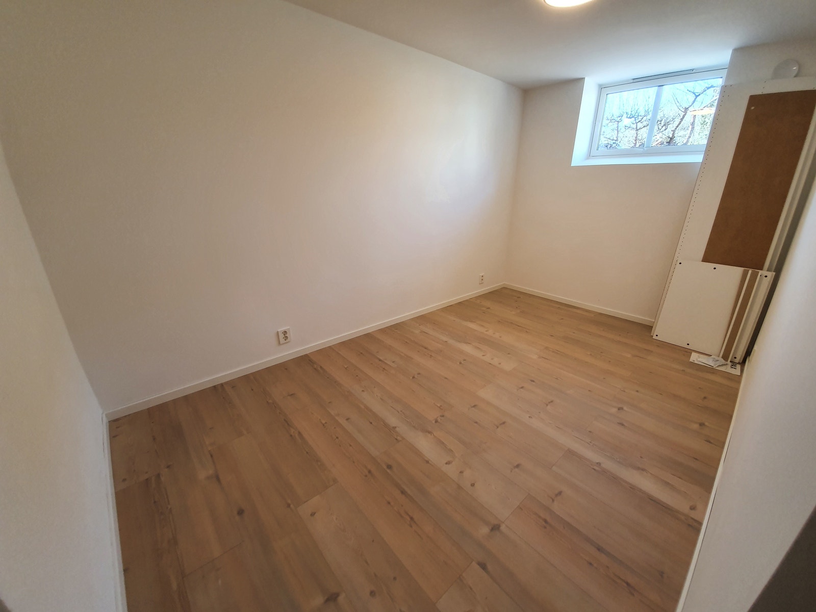 Soverom, Skap ferdig montert er inkludert Galleribilde