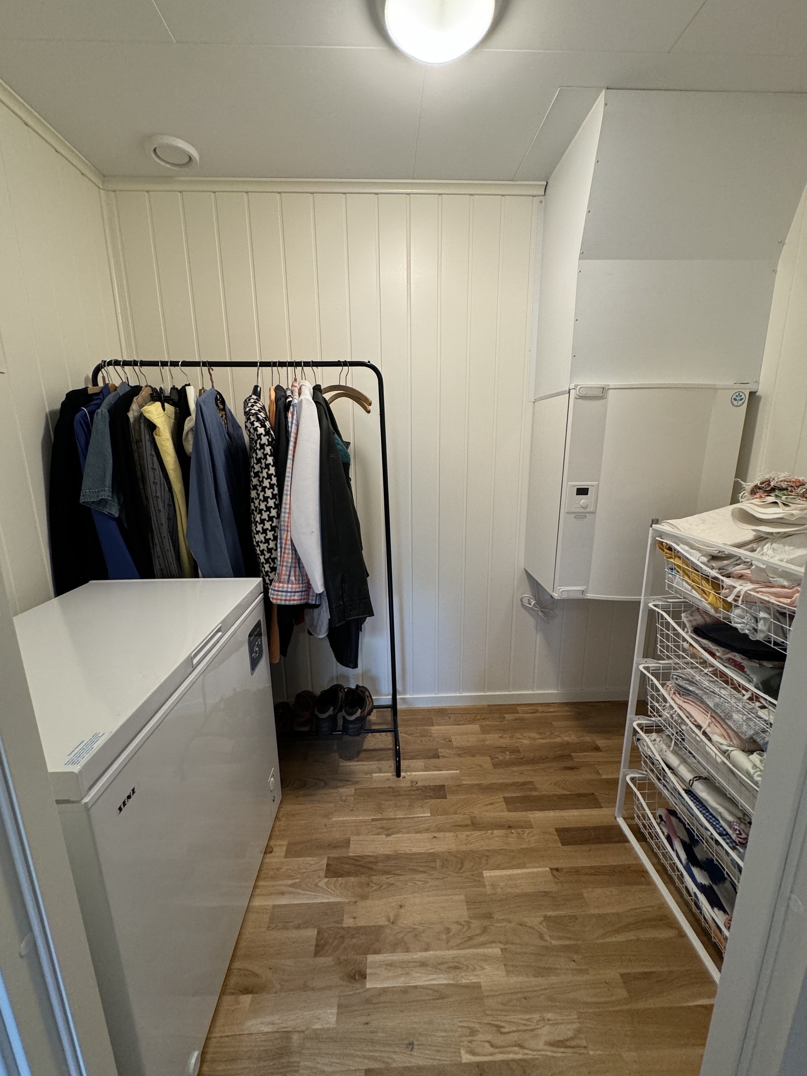 Teknisk rom / walk in closet fra soverom 1 Galleribilde