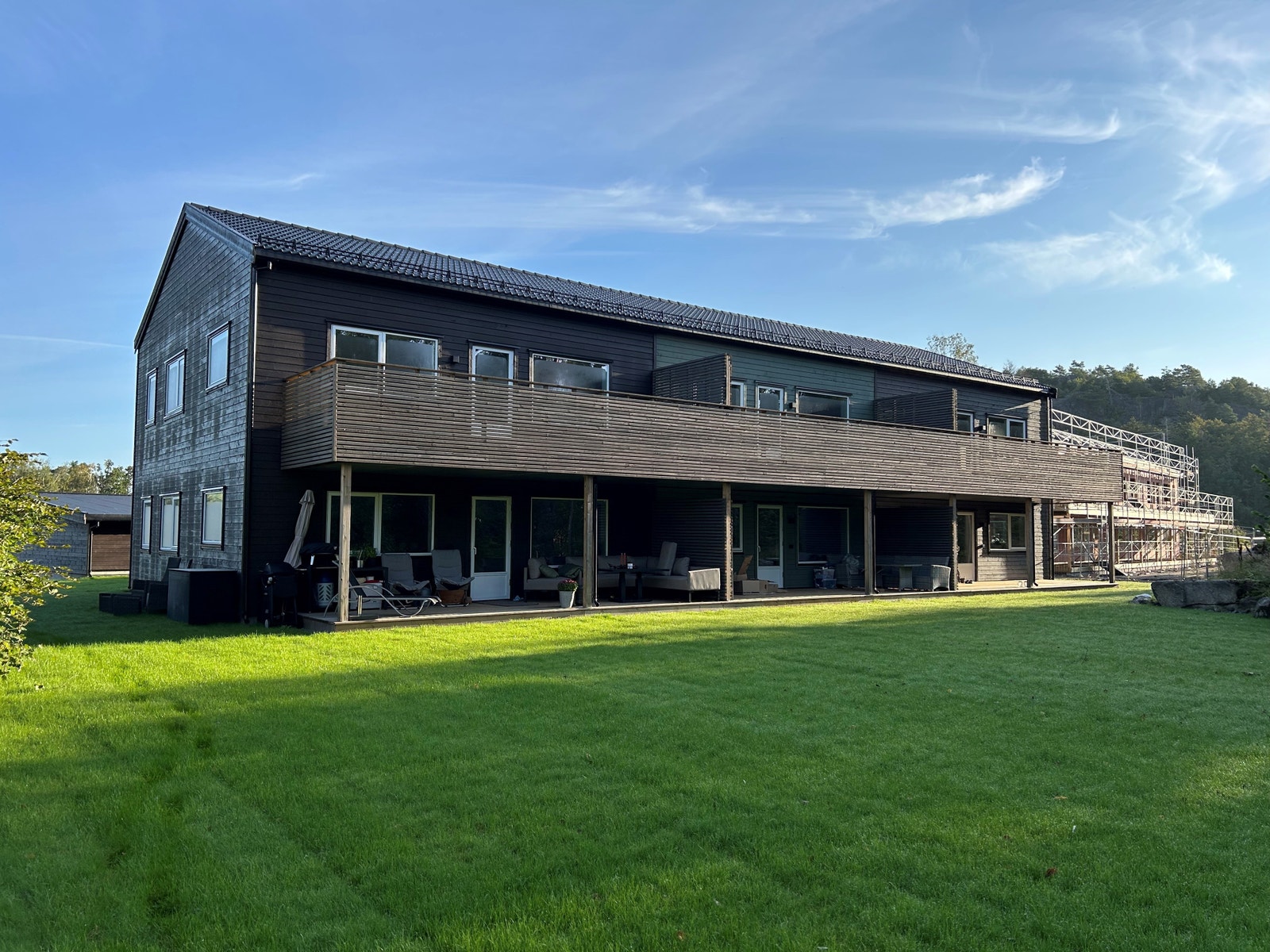 Utenomhus ferdigstilt rundt Hus 6. Galleribilde