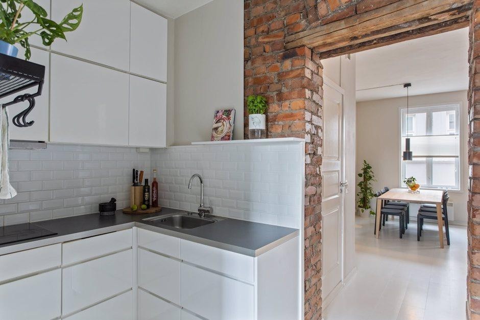 Fullt utstyrt kjøkken med induksjonstopp Galleribilde