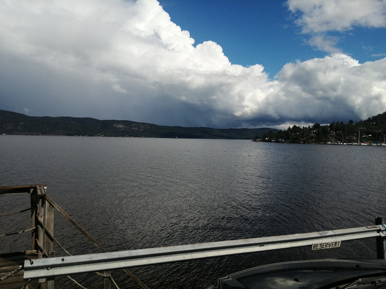 Bilde tatt fra parkeringsplassen. Galleribilde