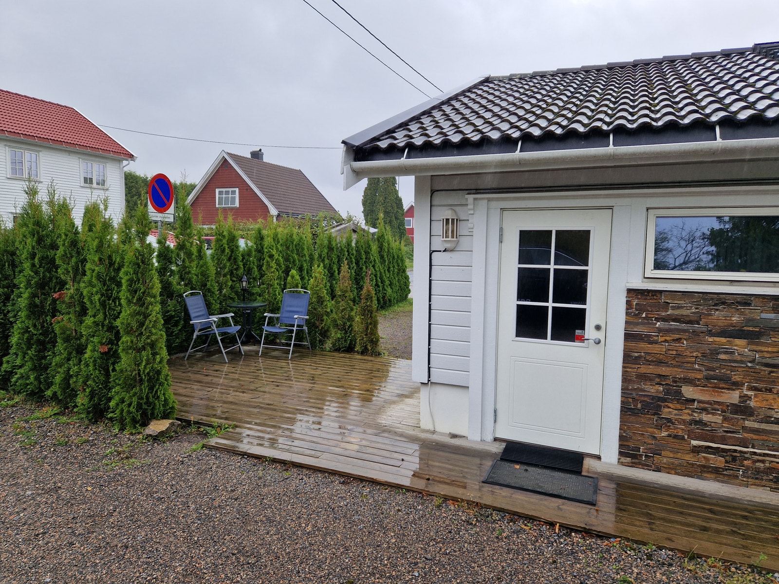 Egen platting / vernanda med 2stoler og bord Galleribilde