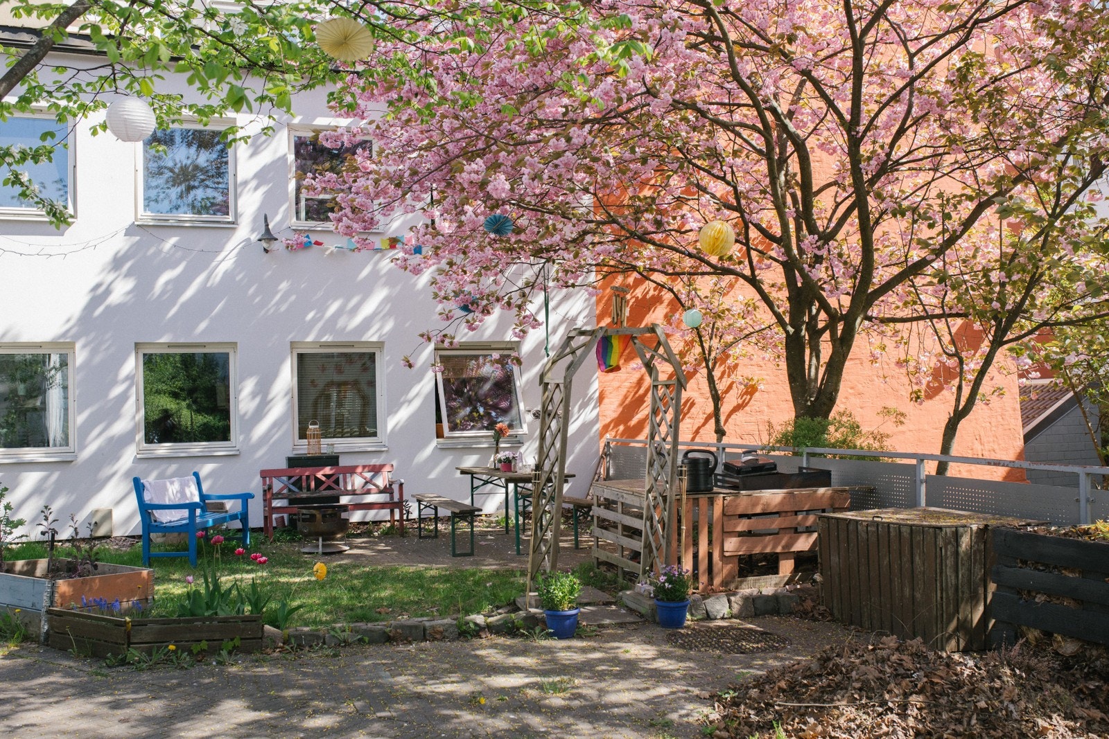 Garden and BBQ area Galleribilde