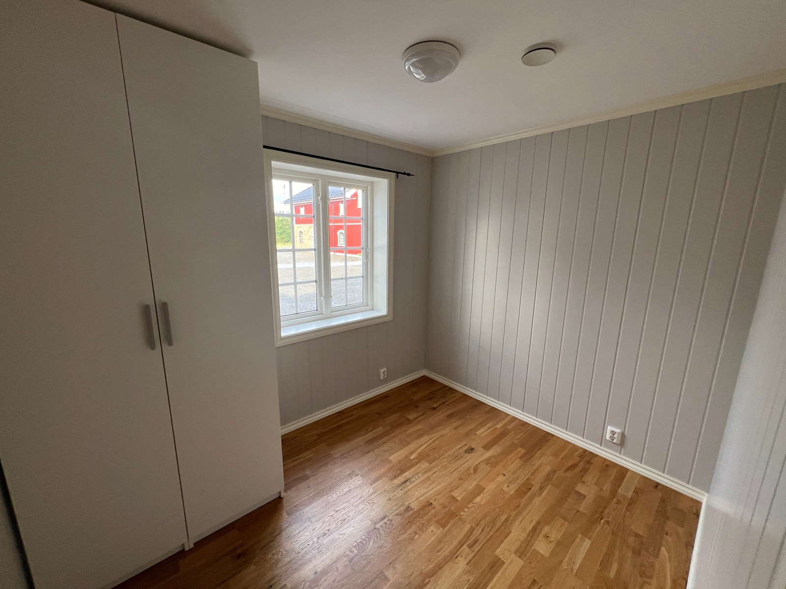 Soverom nr1 i 1.etg., inngang fra gang. Galleribilde