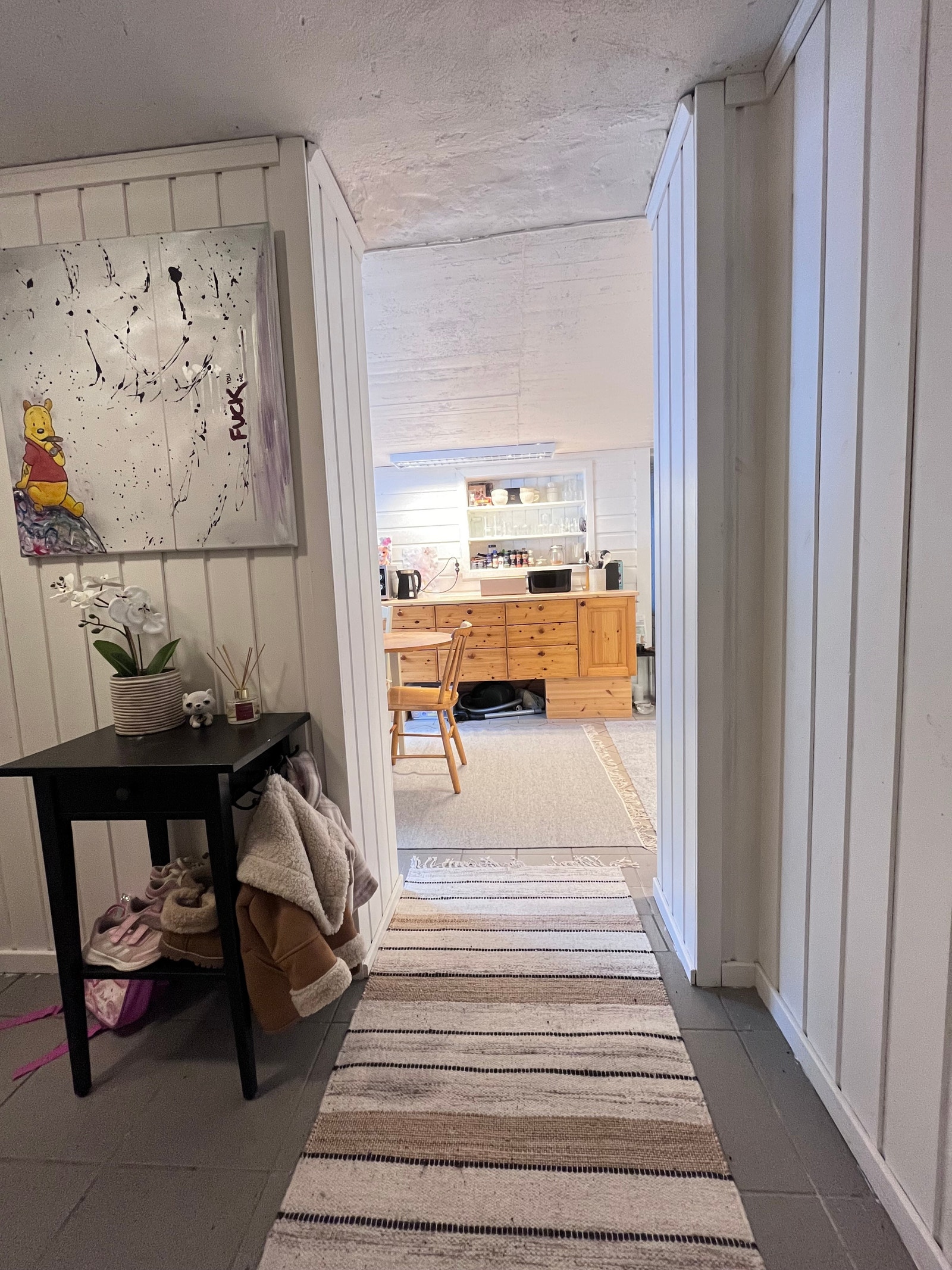 Fra entre mot kjøkken Galleribilde