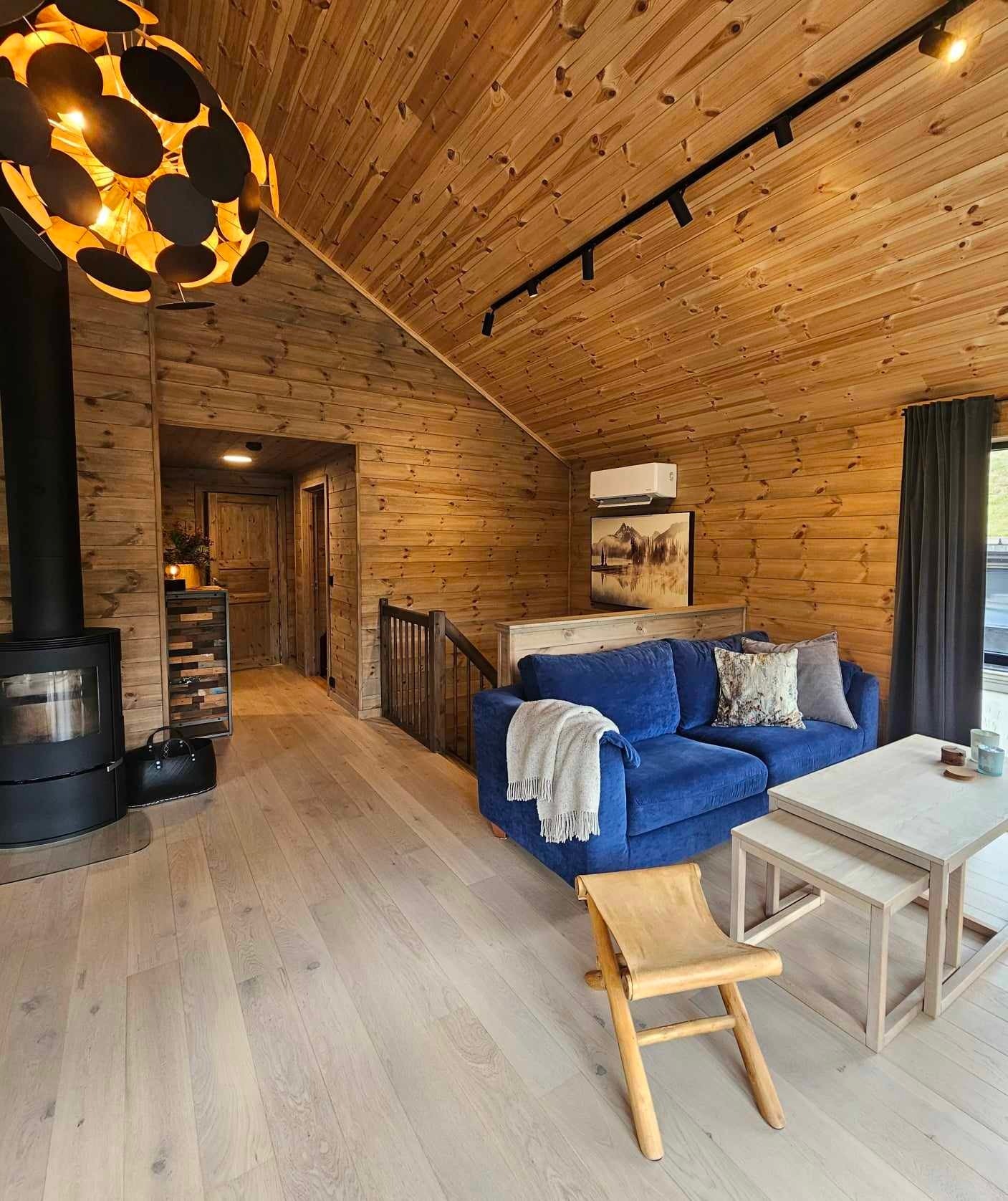 Ulikt oppsett i hytta med forskjellige soner. Digg! Galleribilde