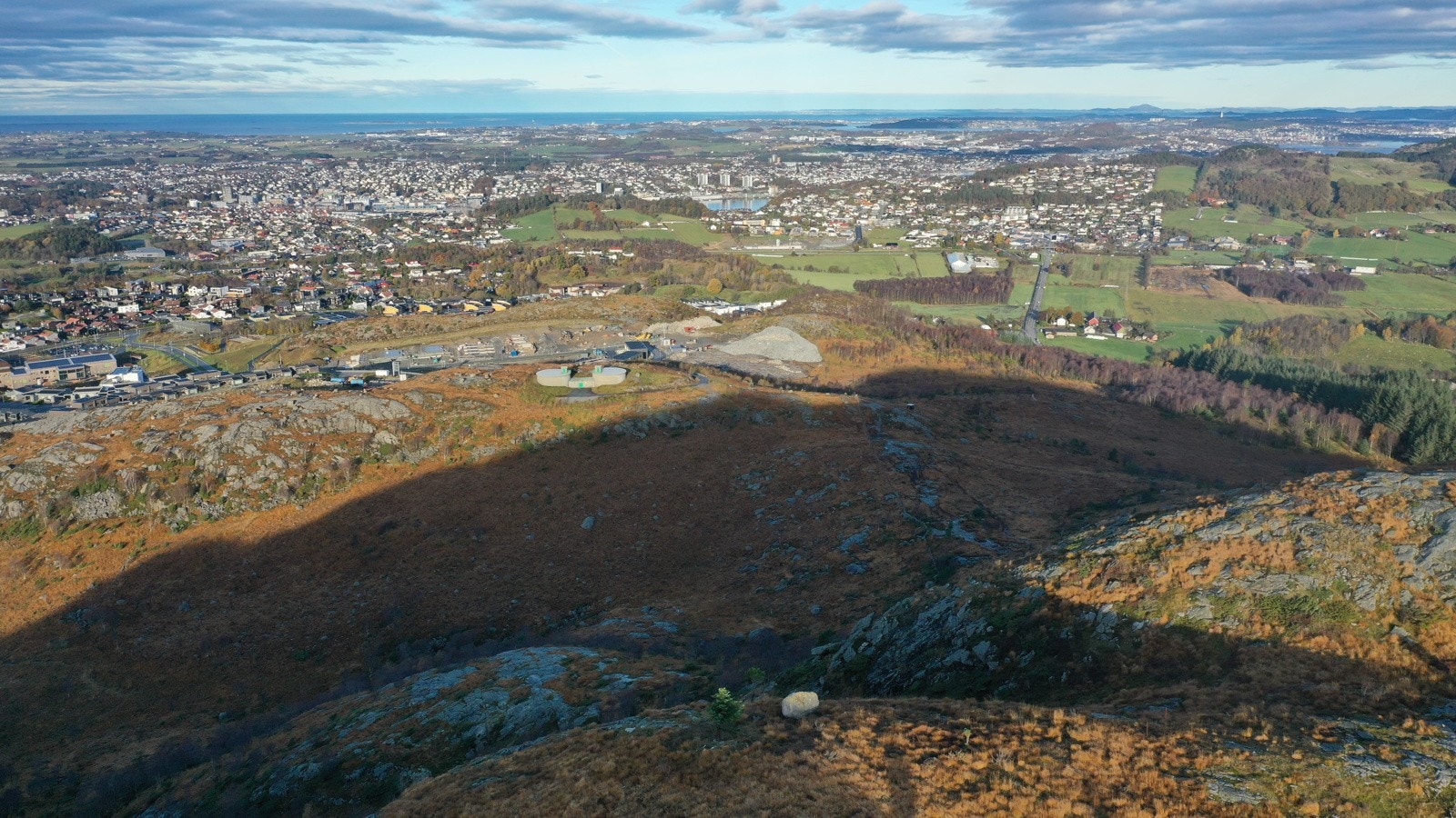 Fra toppen av Vedafjell har du en fantastisk utsikt over hele regionen. Tar du turen litt videre har du hele Melshei som ditt turområdet. Galleribilde