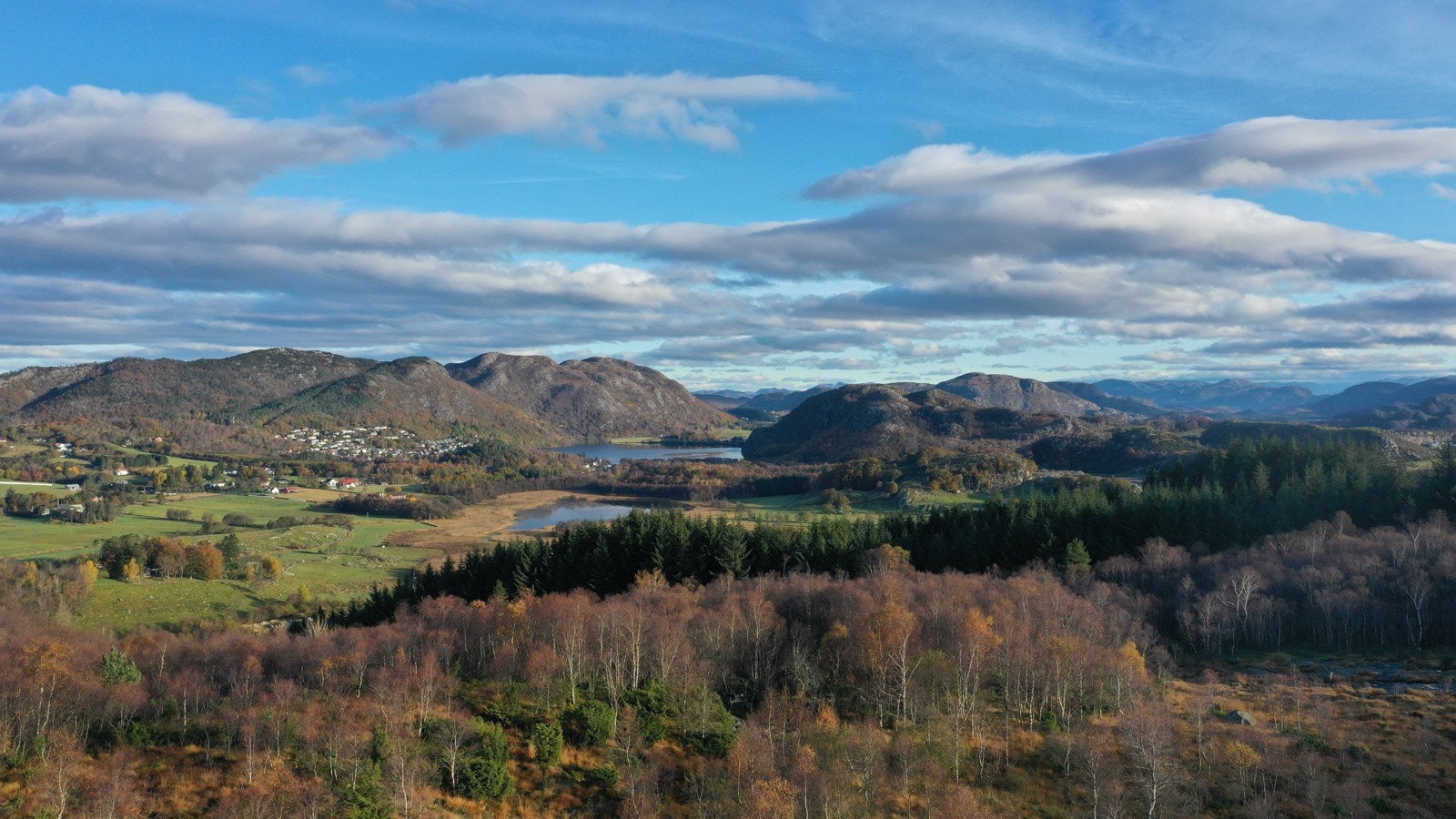 Turområdene ligger tett på boligene! Ta skoene på og opplev naturen rett fra dørkarmen. Galleribilde