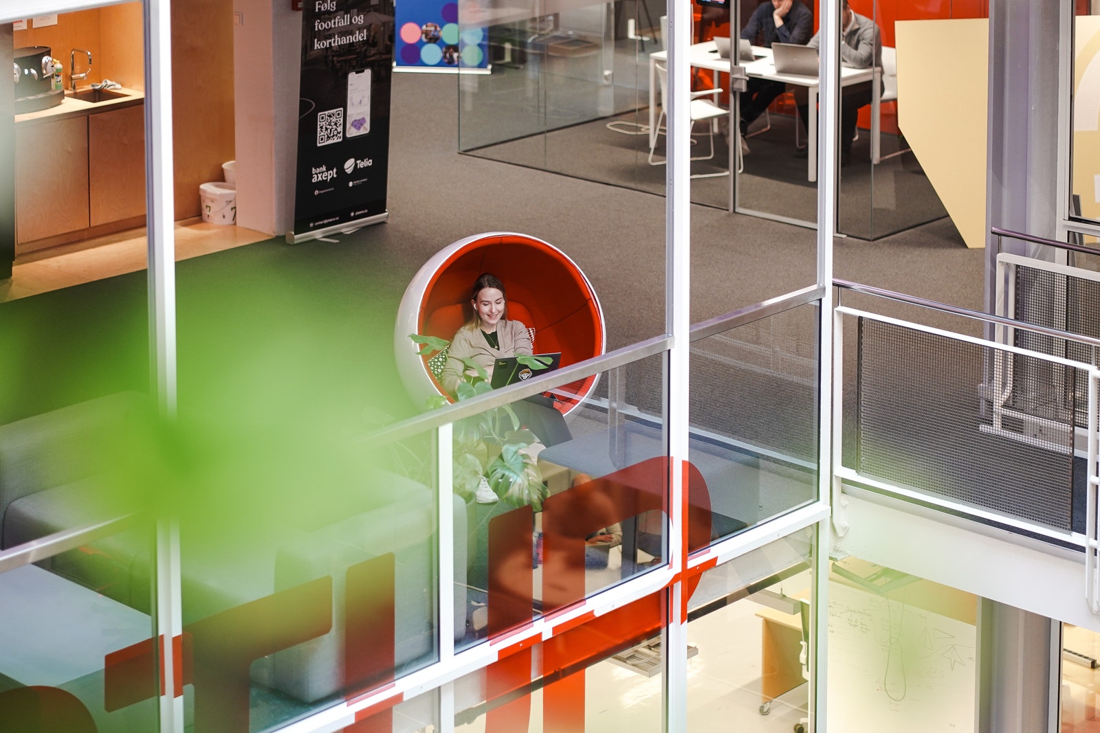 Åpne og moderne fellesarealer er inkludert i leien. Galleribilde