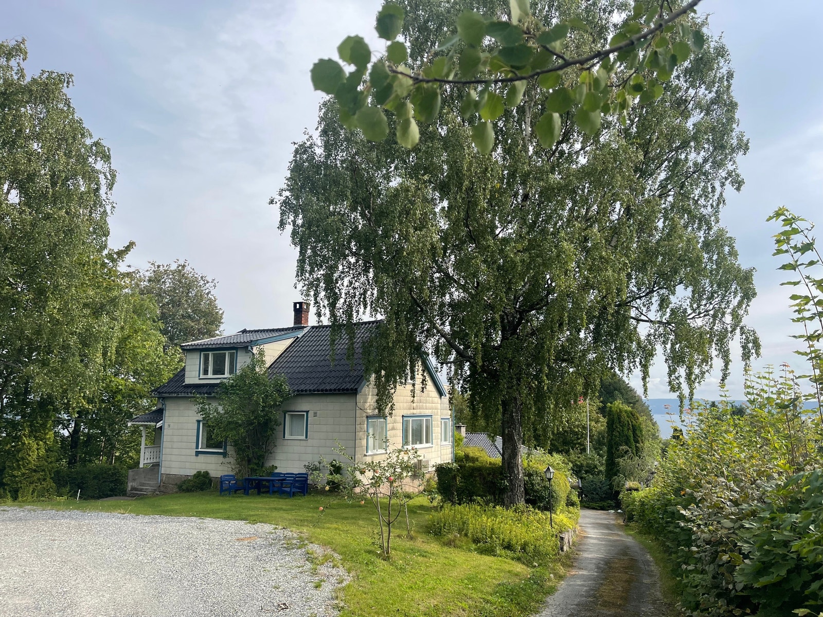 Koselig gammelt hus Galleribilde