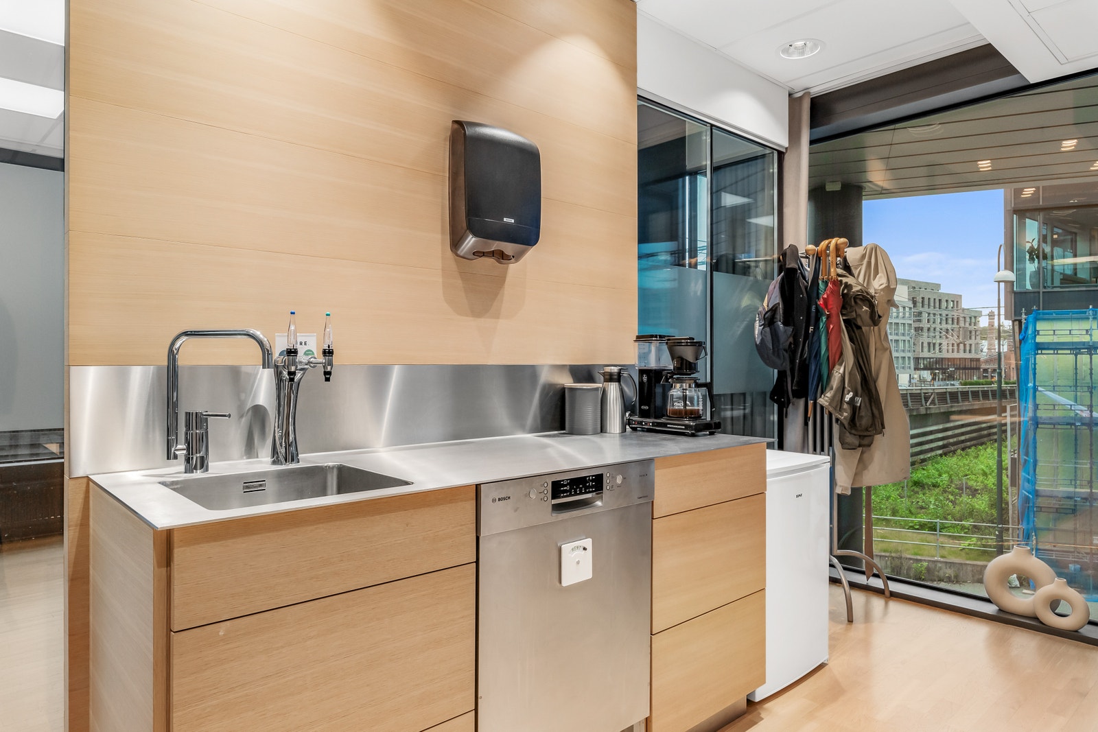 Kjøkken med Pure Water Galleribilde