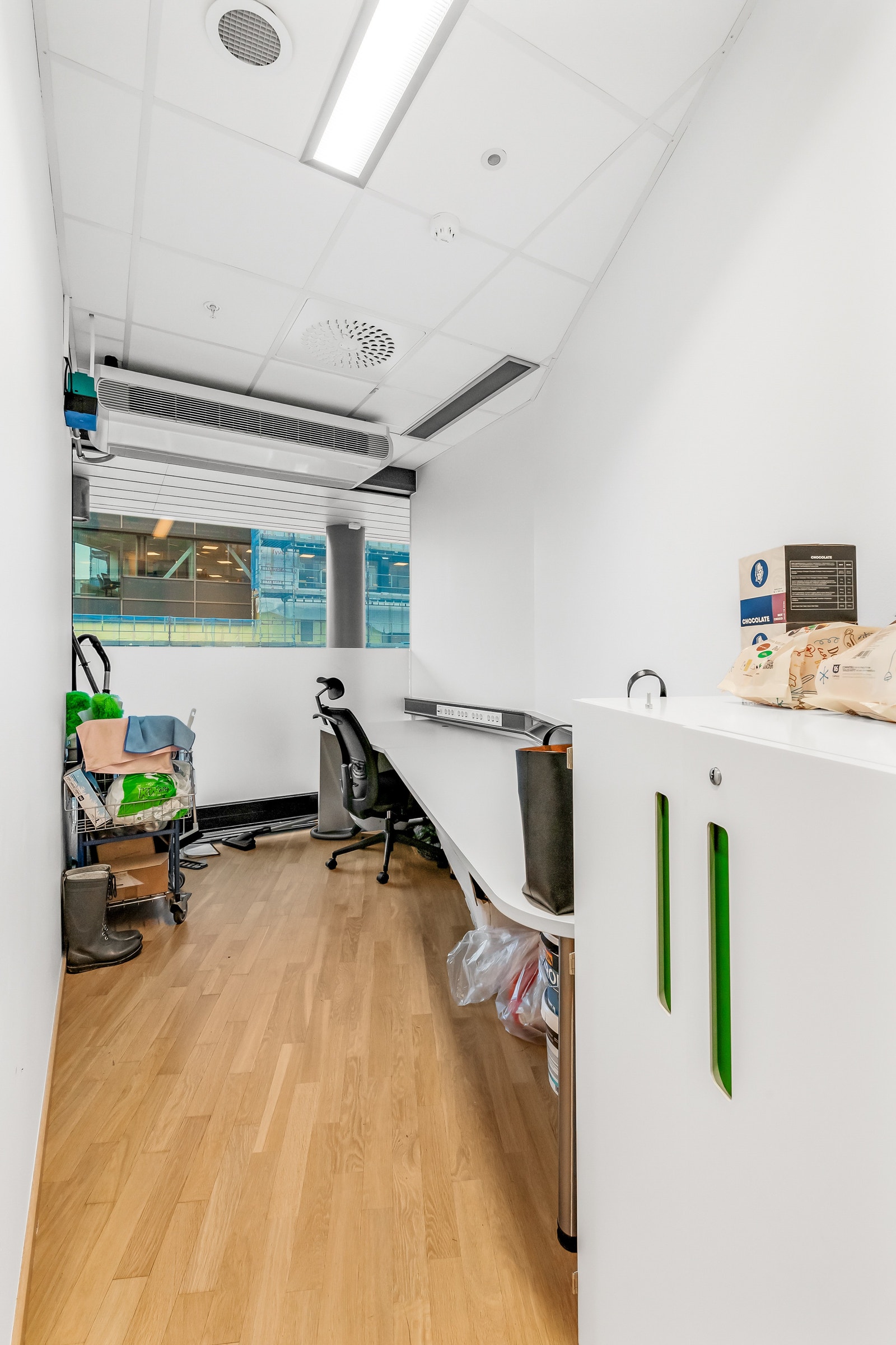 Bakrom/lite kontor Galleribilde