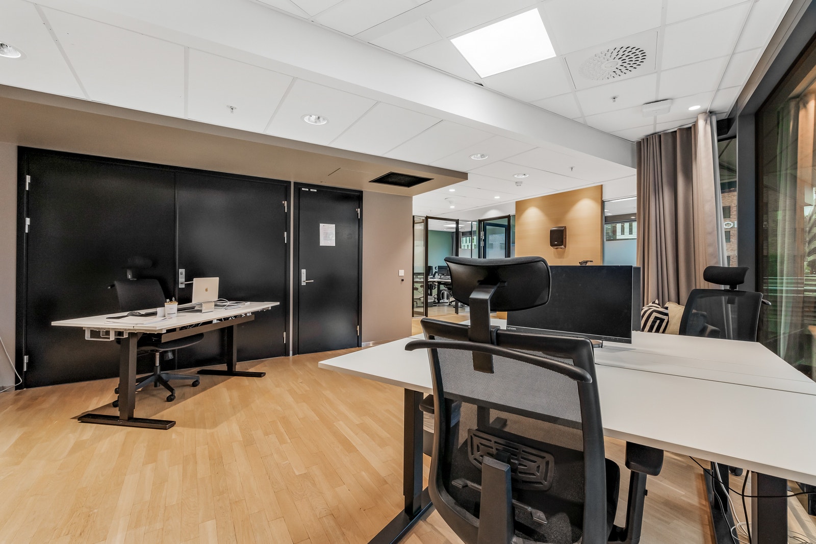 Kontor med kjøkken Galleribilde