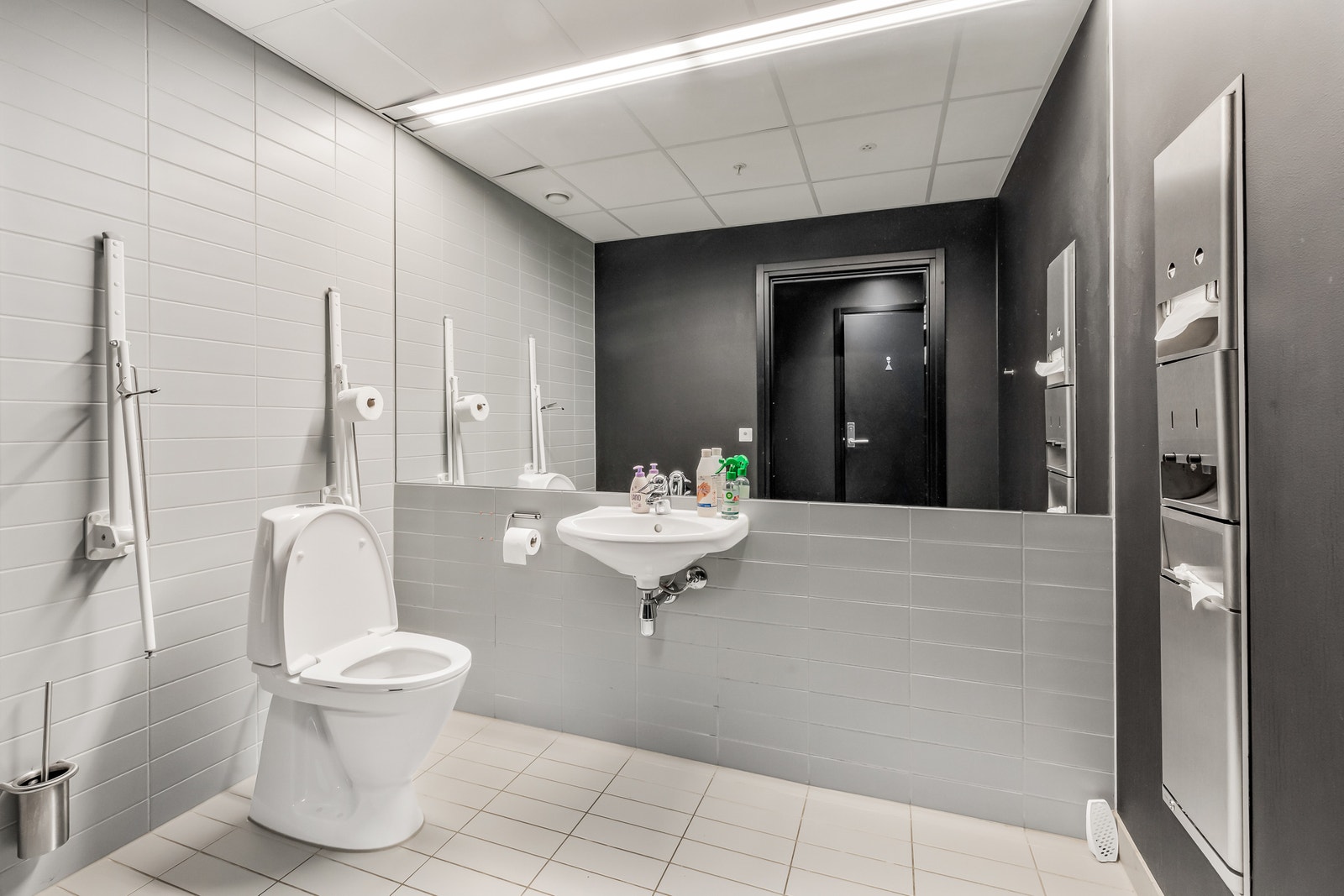 To private toaletter følger med Galleribilde