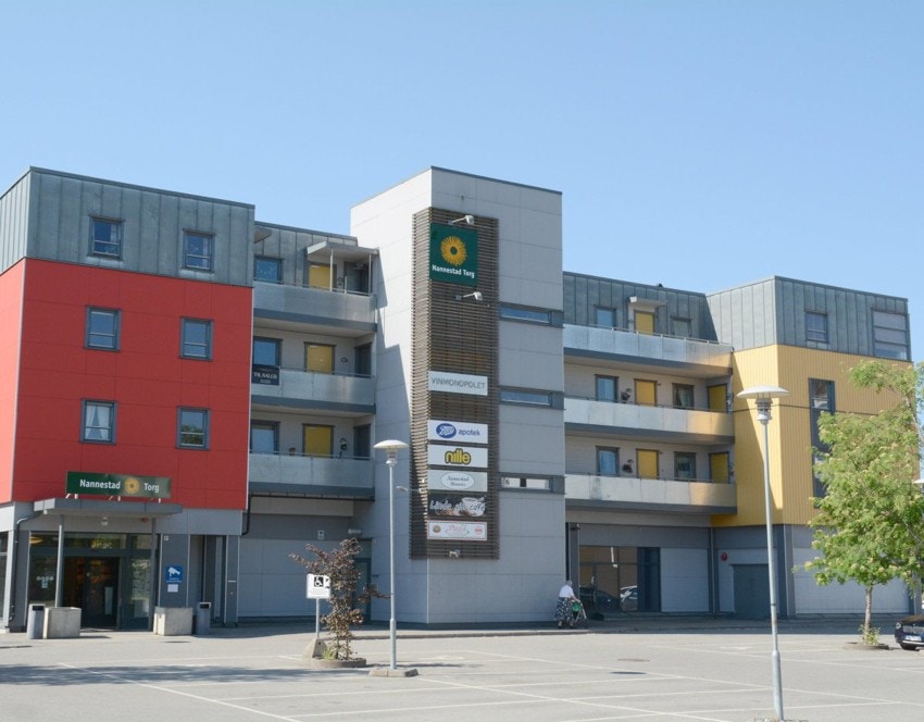 På Nannestad torg finnes serveringssteder, forretninger, matbutikker etc. Galleribilde