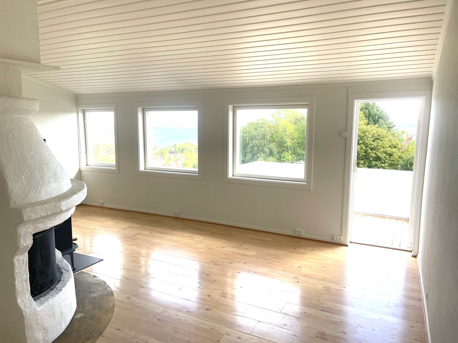 Stue med store vinduer Galleribilde