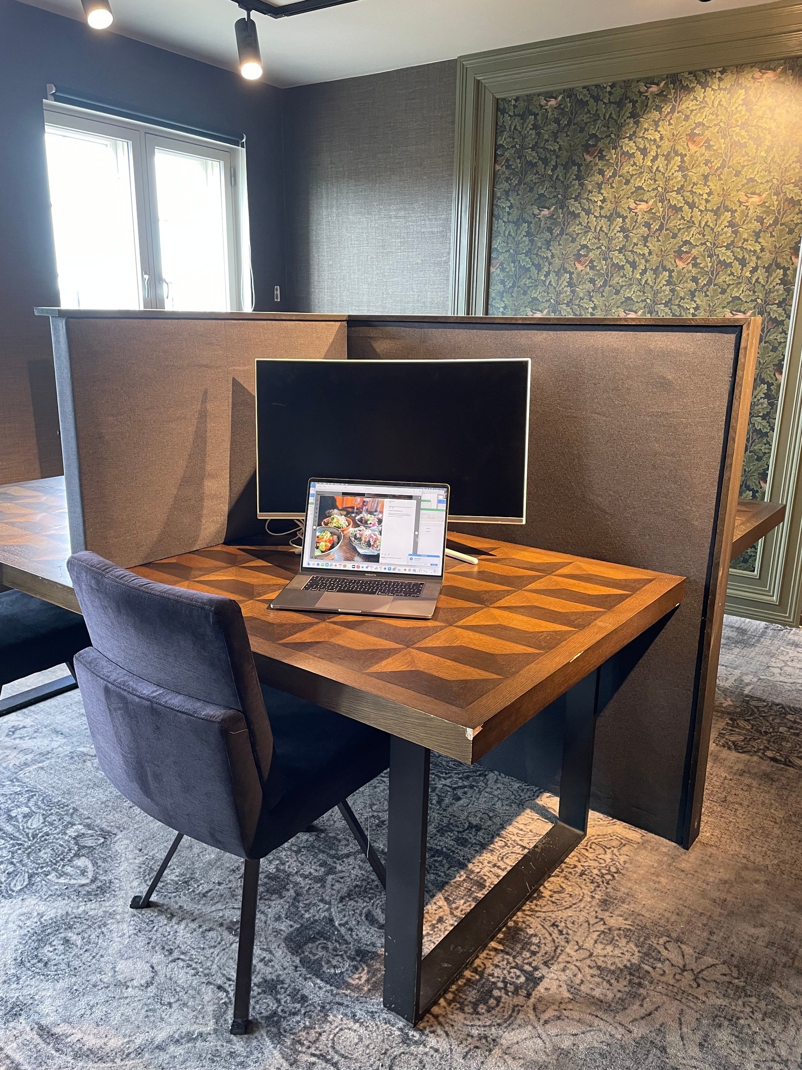 Fast kontorplass Galleribilde