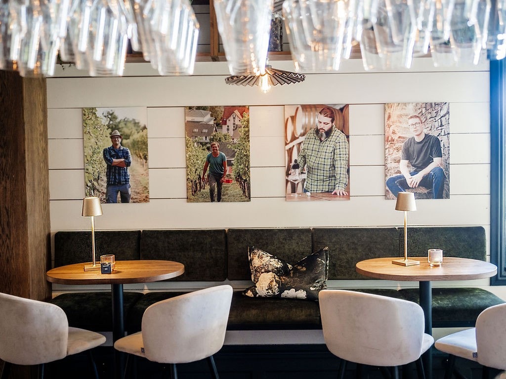 Fra baren på Konow Galleribilde