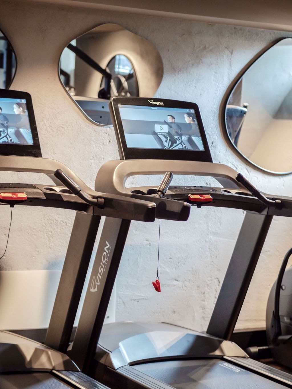 Tredemøller, stepmaskin og ergometersykkel i Konow Club Galleribilde