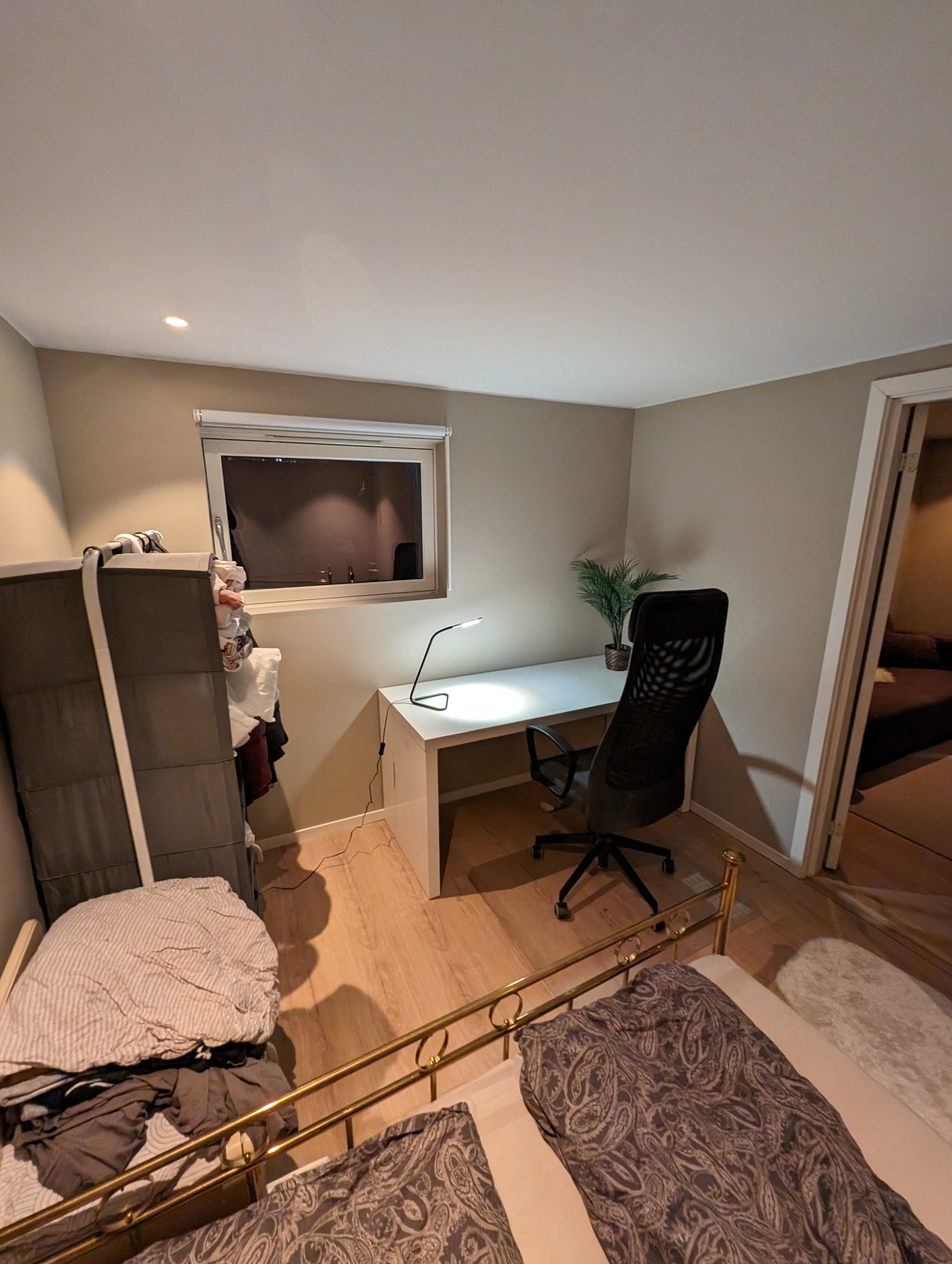 Skrivebord på sov 2 Galleribilde