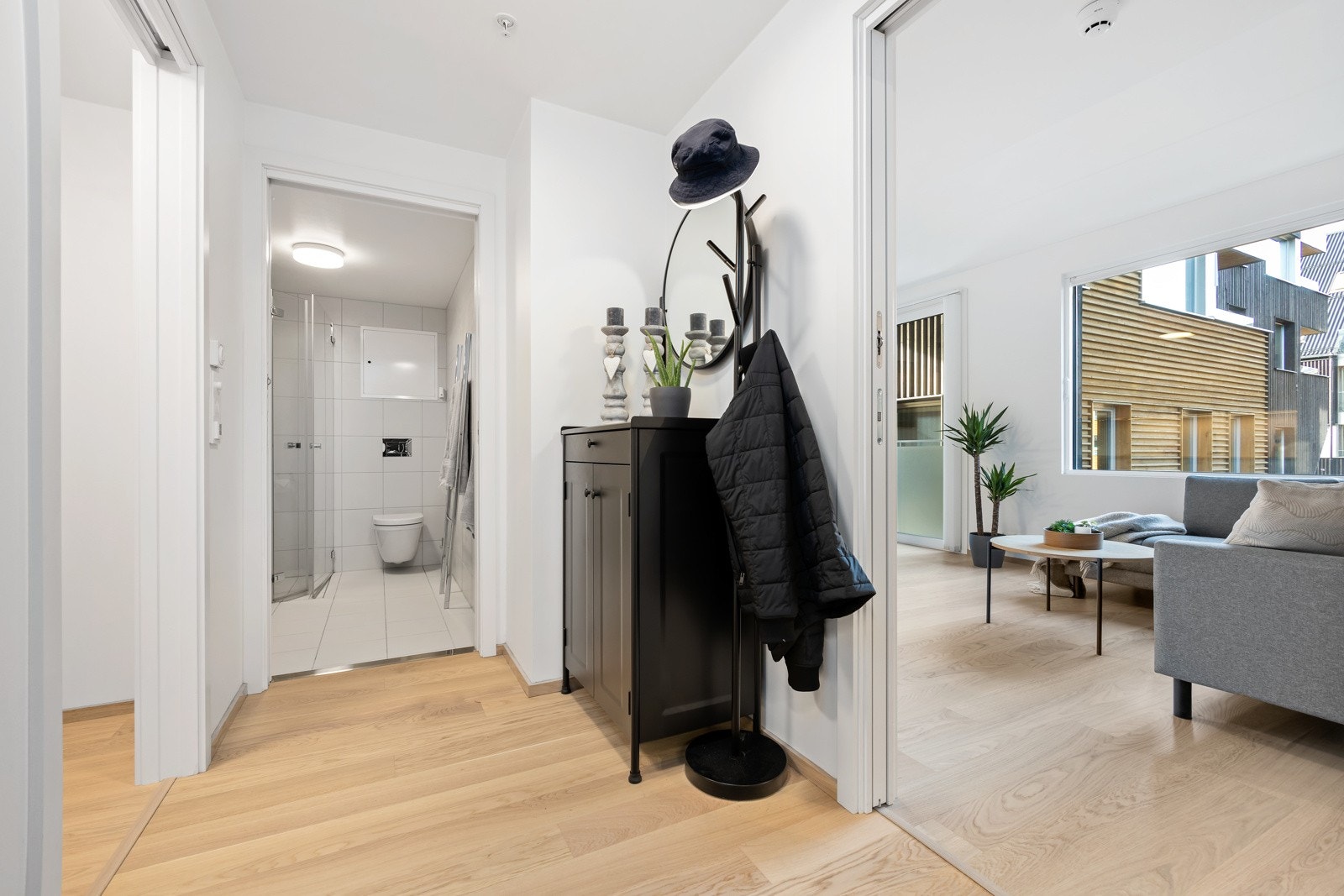 Entré/gang med plass til garderobeskap. Galleribilde