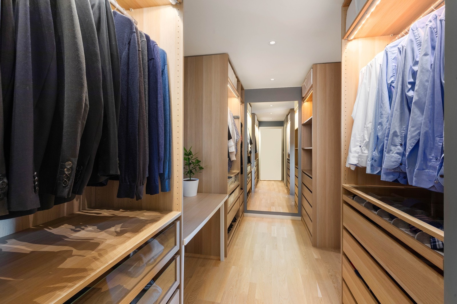 Hovedsoverom med walk-in garderobe. Galleribilde