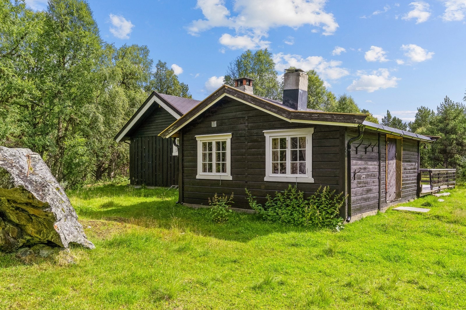 Her ligger alt til rette for deg som vil nyte roen, men samtidig ha kort avstand til skitrekk, løypenettet samt bade - og fiskevann. Galleribilde