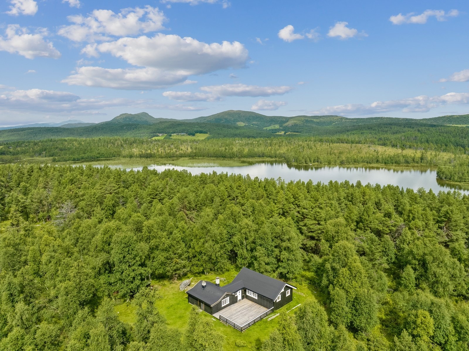 Et utmerket utgangspunkt for deg som er glad i jakt, fiske - og frilutftslivet. Galleribilde