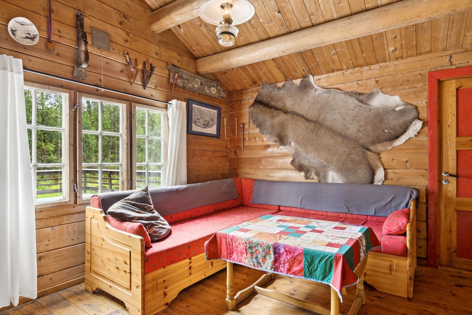 God plass til salong. Galleribilde