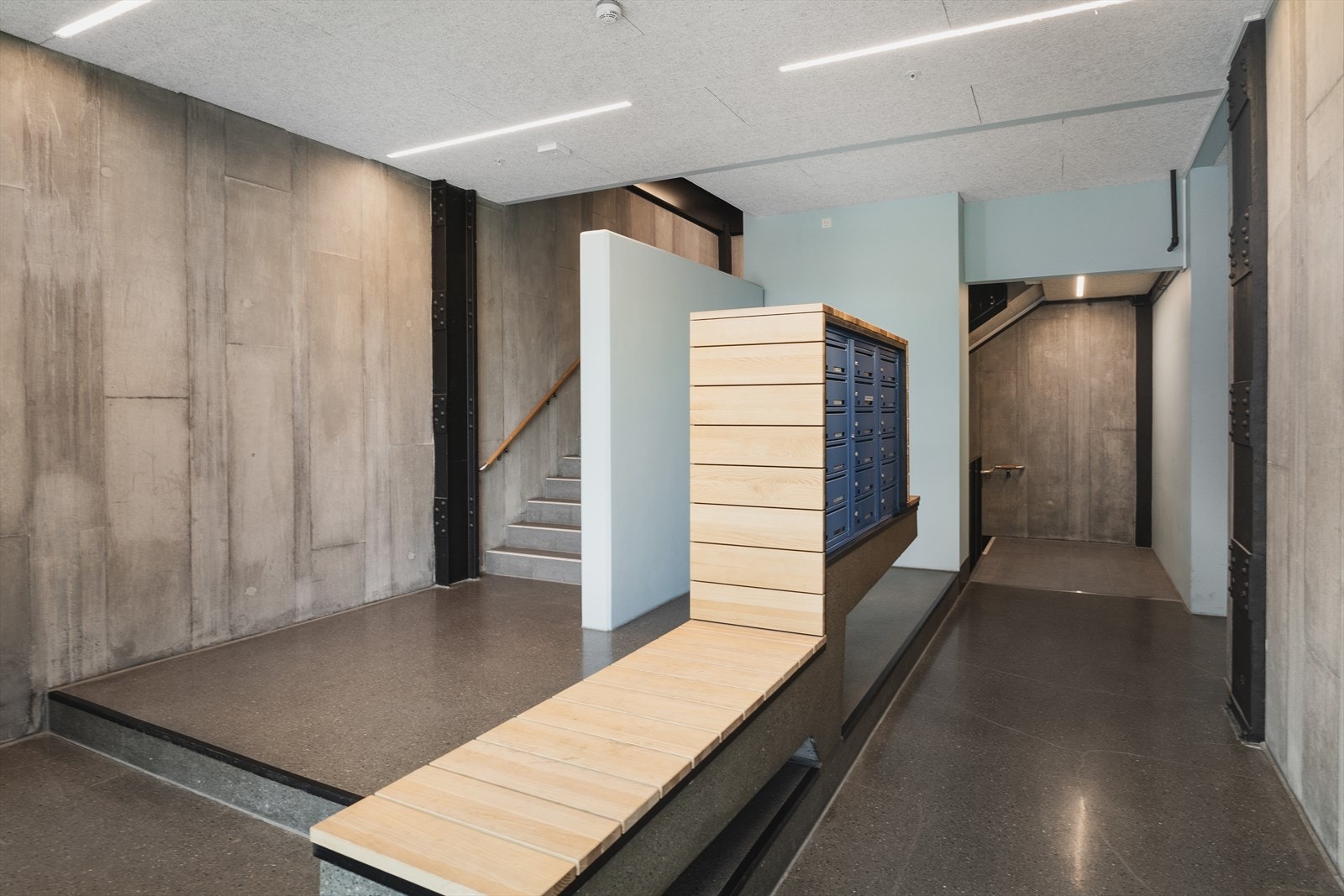 Leiligheten ligger fint til i byggets 2. etasje Galleribilde