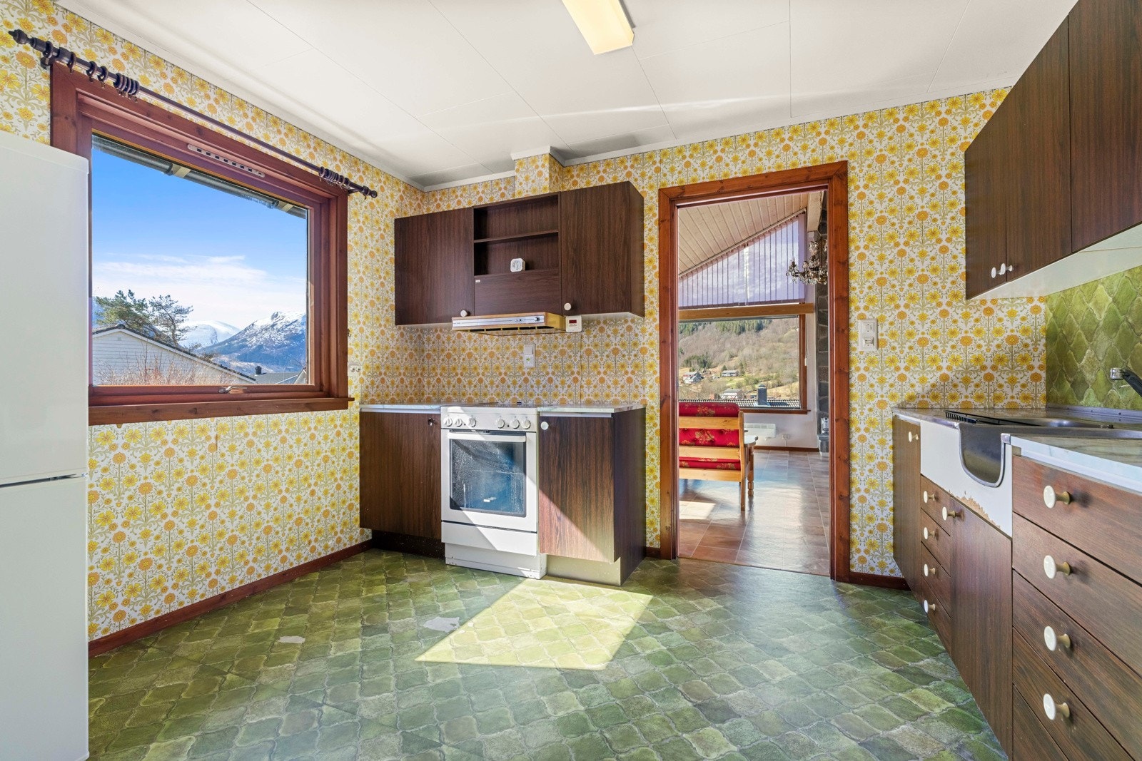 Kjøkkenet ligger i tilknytning til stua Galleribilde