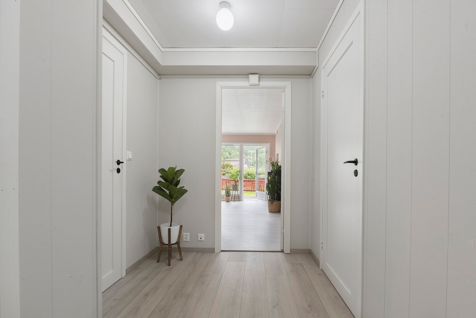 Fra gangen kommer du til badet, to soverom, stue/kjøkken og bod. Galleribilde