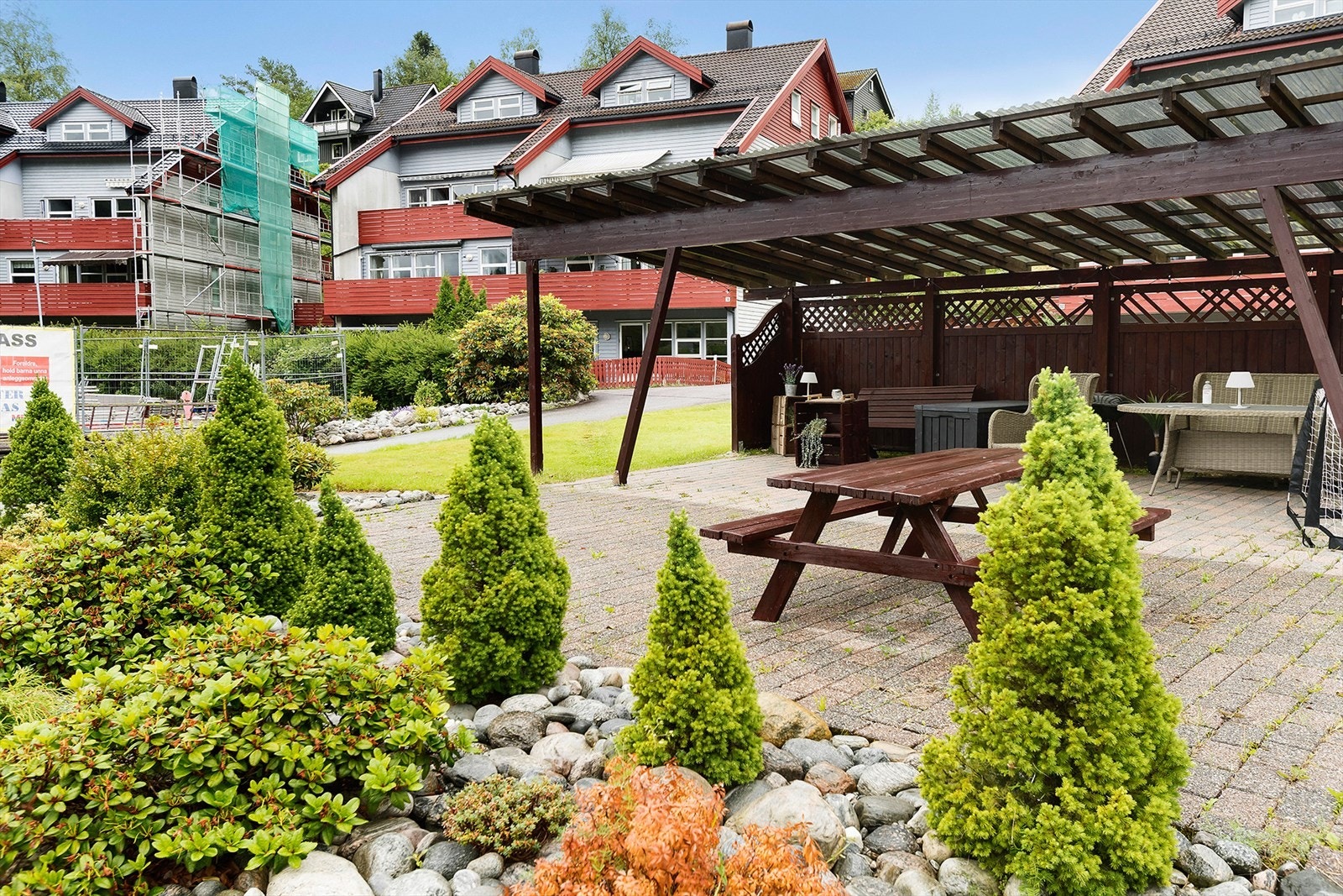Borettslaget har fine fellesområder med bla. felles grillplass, redskapsbod med utstyr og treningsrom med treningsapparater. Galleribilde